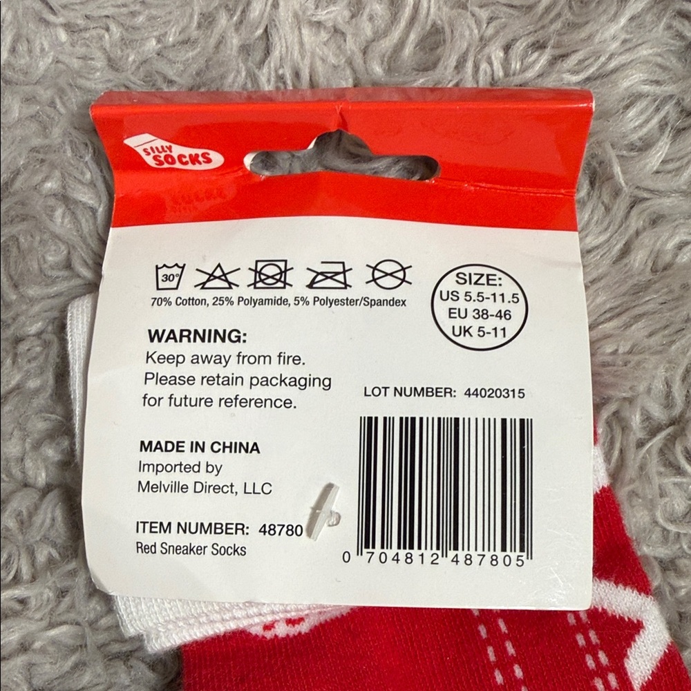 Daiso Silly Socks in Red and White - Picture 3 of 3